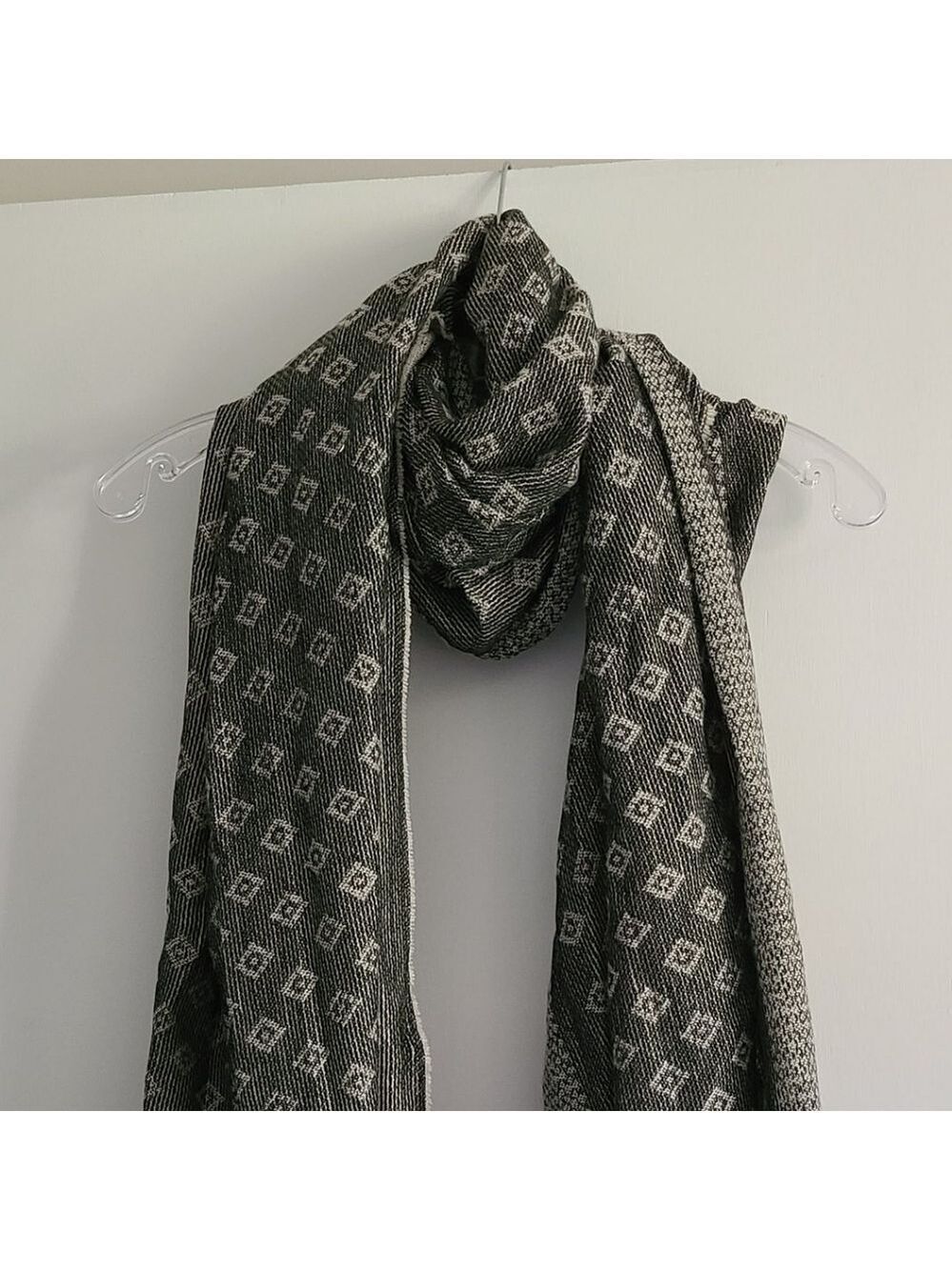 TRÏBE Gray & Black Diamond Pattern Winter Scarf NWT